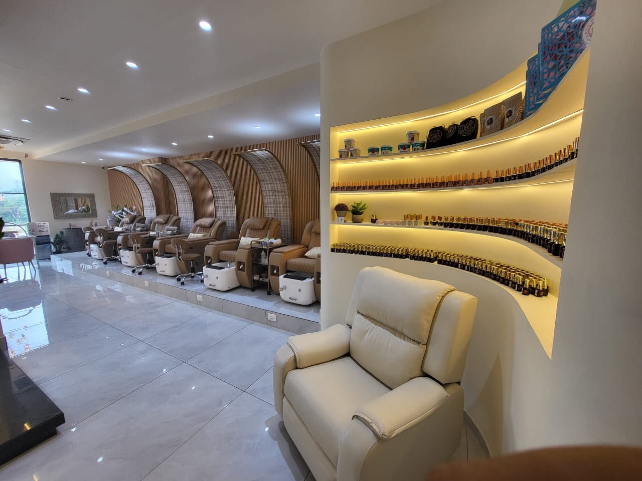 E’LAN BEAUTY salon interior and atmosphere